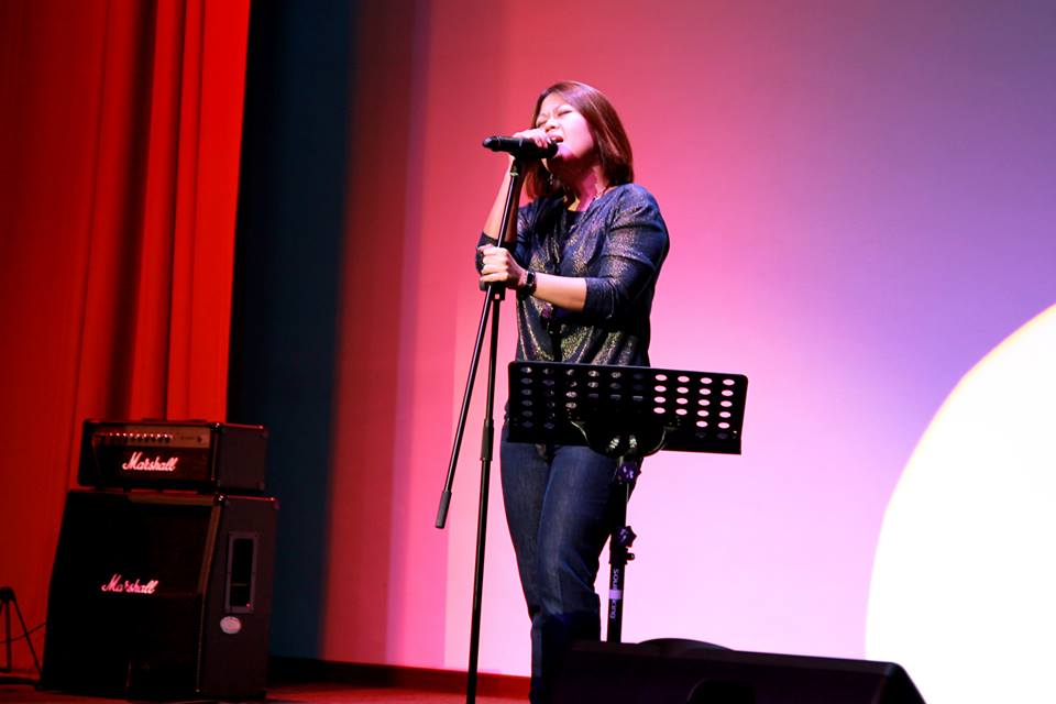 Ms Juwita Suwito performs.